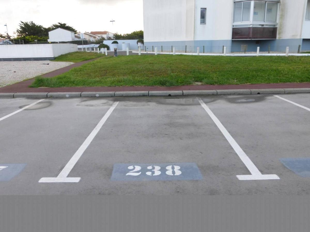 Appartement 2 Pieces Avec Balcon Et Parking A Saint-Gilles-Croix-De-Vie - Fr-1-224-39 Екстериор снимка